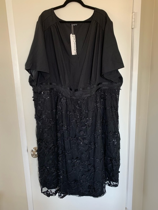 BloomChic Dresses & Skirts - NWT BloomChic Plus Size 30 Black Cocktail Dress 3D Floral Appliqués and Sequins